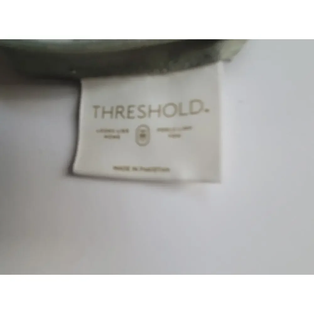 Target threshold pillow